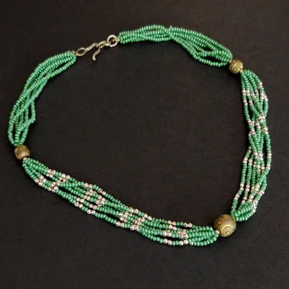 Vintage green and silver seed bead choker with matte gold beads - Picture 8 of 10